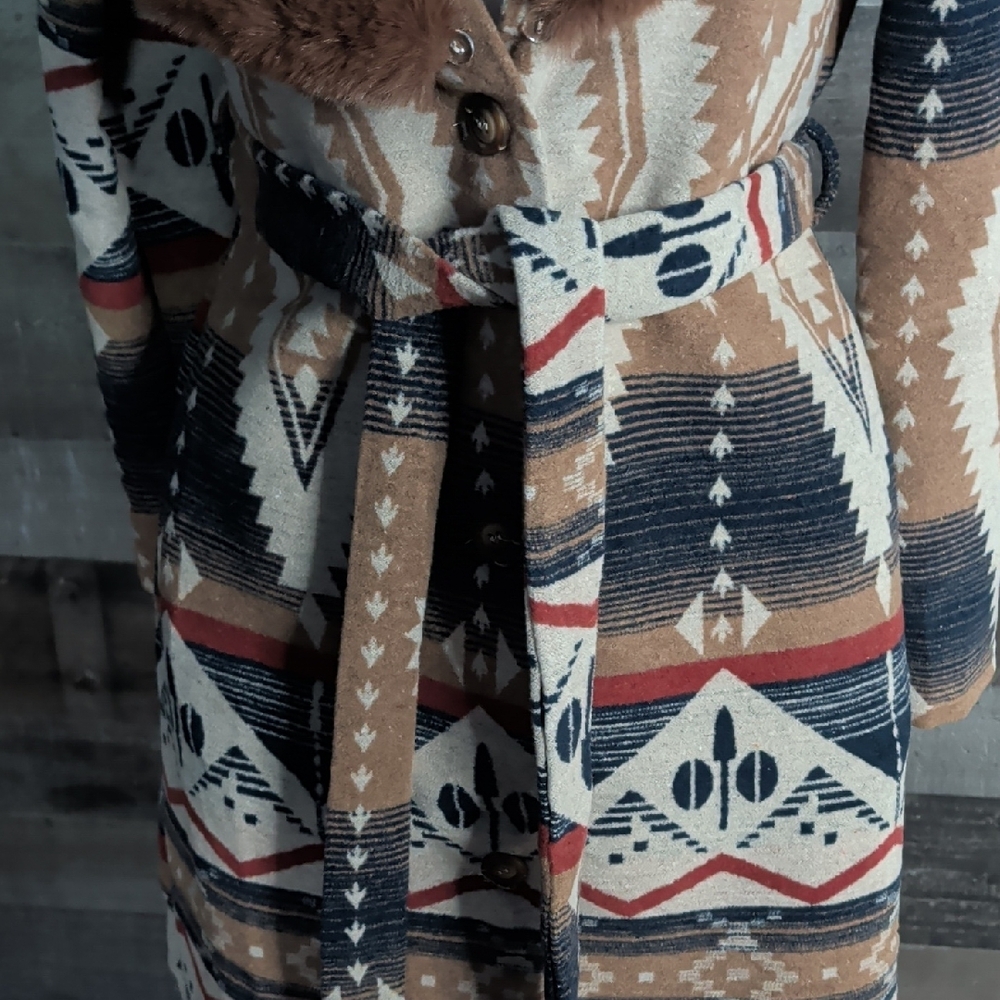 Women's Aztec Coat with Removable Faux Fur Collar Sz S,M RUNS SMALL, SIZE UP - Picture 2 of 6